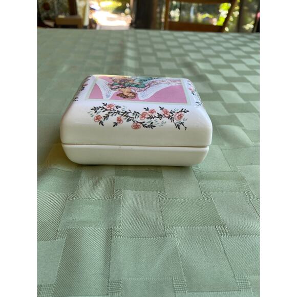 DaySpring Ceramic Angel Trinket box with Lid and Scripture Verse Cards T9675 - Picture 6 of 12